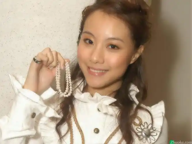 青春少女代言邓丽欣壁纸