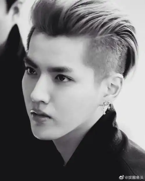 [悲伤][悲伤]艺人吴亦凡被朝阳检察正. 来自娱圈鱼头 - 微博