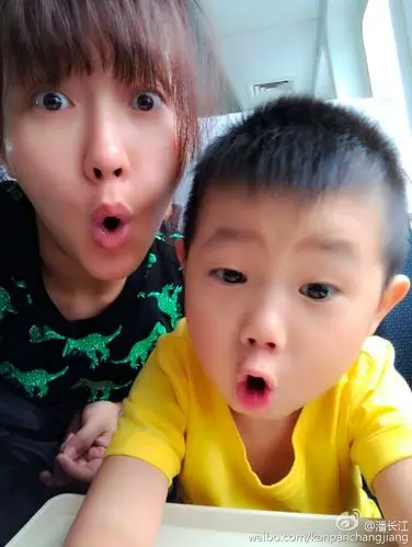 按照潘长江的想法,潘阳本应在加拿大修完金融管理,回国开个小超市