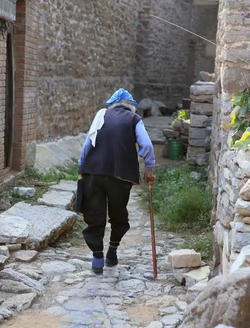 三姥姥的三寸金莲