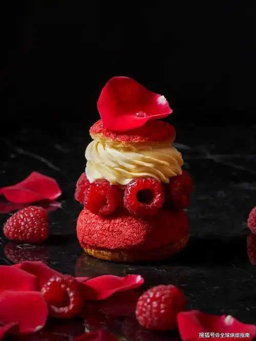 他是中国第一位靠开法甜店成为世界一流甜品大师的专业师傅