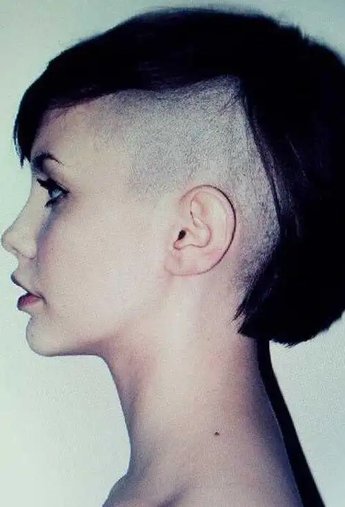 剃鬓角女生发型