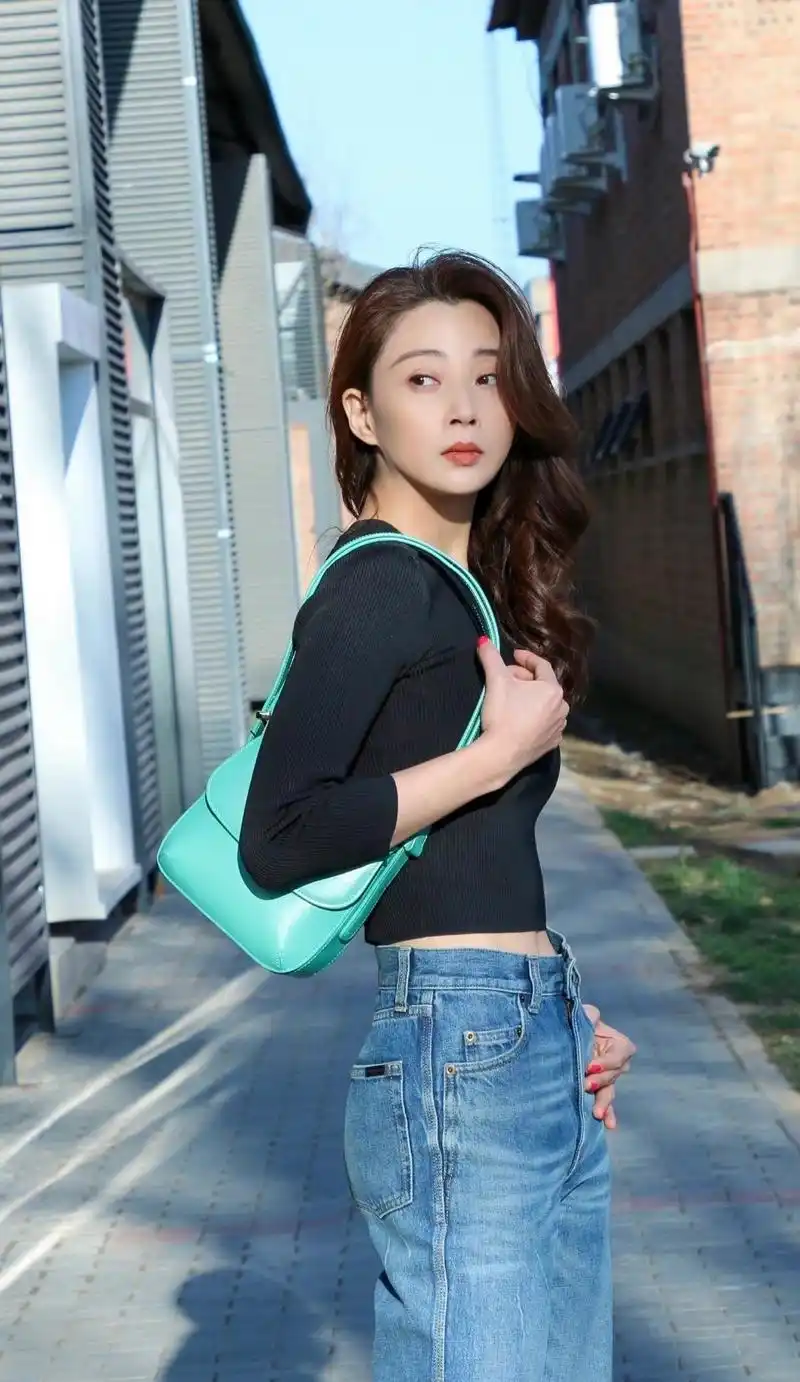 殷桃私服太好看了!能秀身材又能彰显气质,一点不像42岁的人