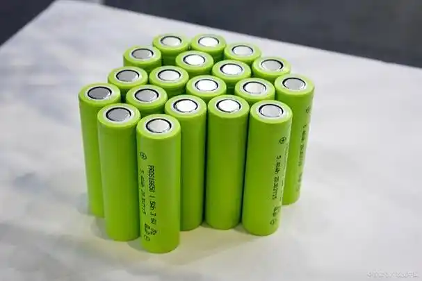 电池的种类越来越多,其中,锂电池和聚合物锂电池是现在比较常用的两种