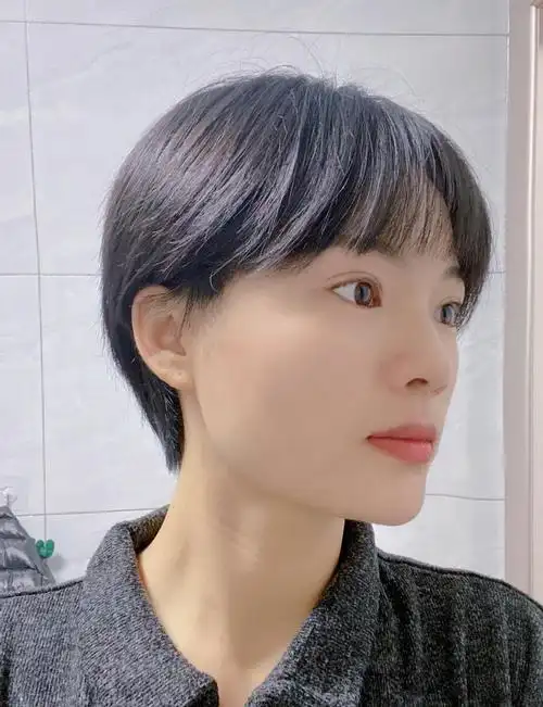 给自己剪了个短发