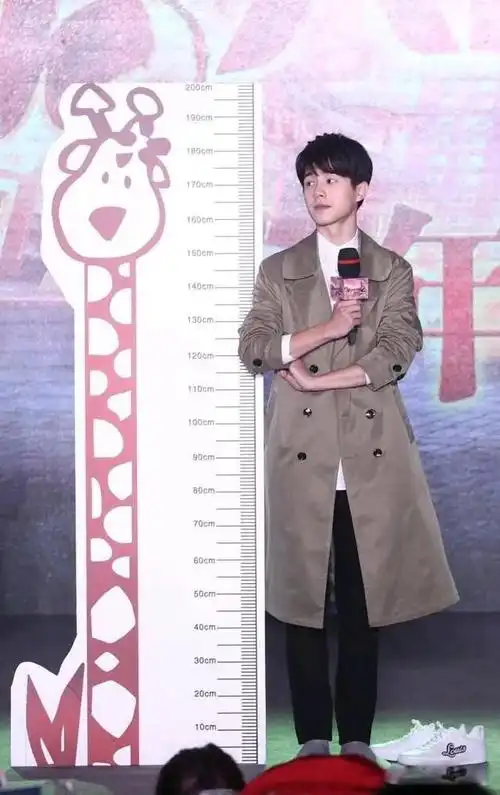 谭松韵与刘昊然 吴磊的身高对比,刘昊然183cm 吴磊身高180cm谭松韵长