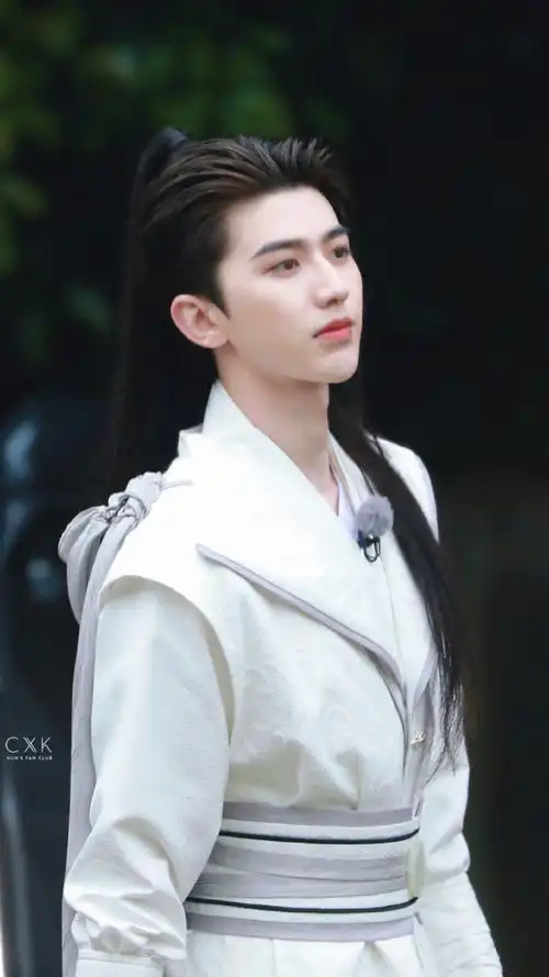 蔡徐坤白衣古装造型##奔跑吧蔡徐坤