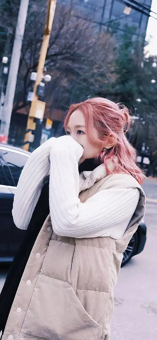 孟美岐超话·#和孟美岐的星岐旅行#    粉发实录|壁纸07    @孟美岐