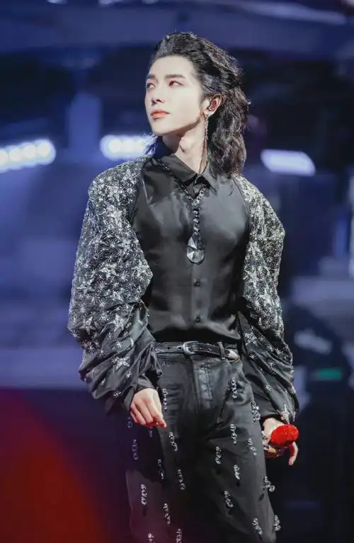 嚯!这大胸肌 这大膀子 这是可以免费看的吗#华晨宇问宝宝老大是什么