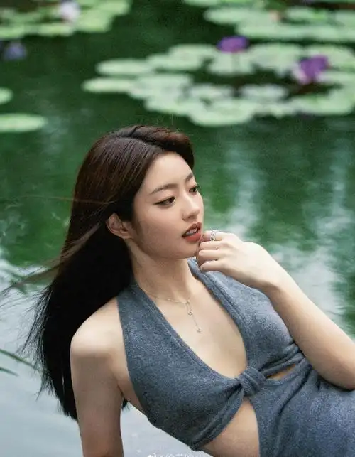 温柔恬静的徐若晗,明艳妩媚,魅惑撩人!