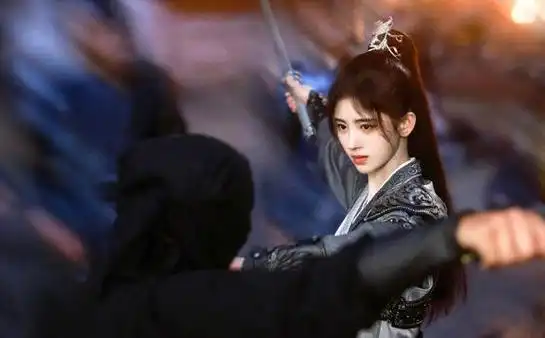 鞠婧祎《花戎》分饰三角!郭俊辰对戏「千年一遇美女」害羞