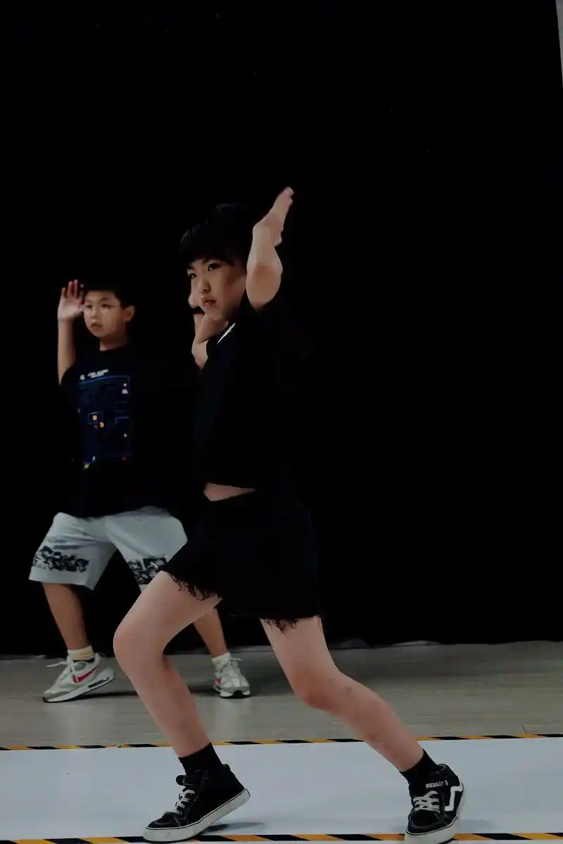 增城南彩艺术学校《少儿街舞》一次又一次成长; 一次又一次进步 - 抖