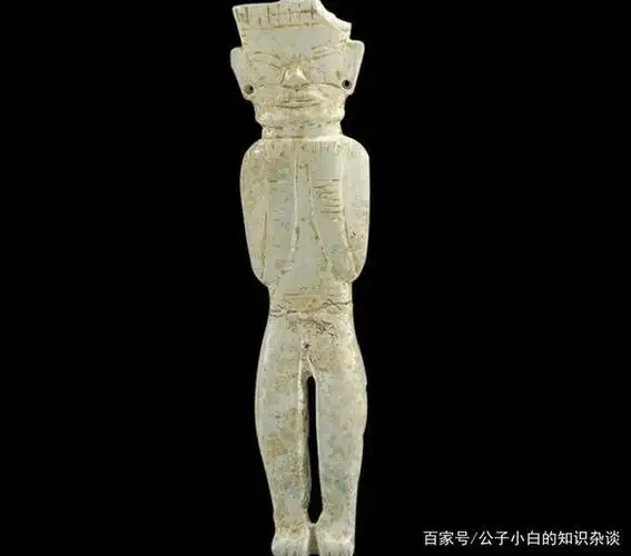 三件玉人的发现发掘于凌家滩遗址的玉器,它们的工艺水平非常高.