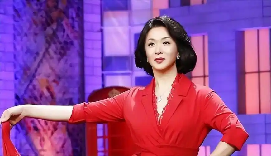 金星第一任"妻子"貌美如花,离婚时还怀着孕,如今过得怎么样?