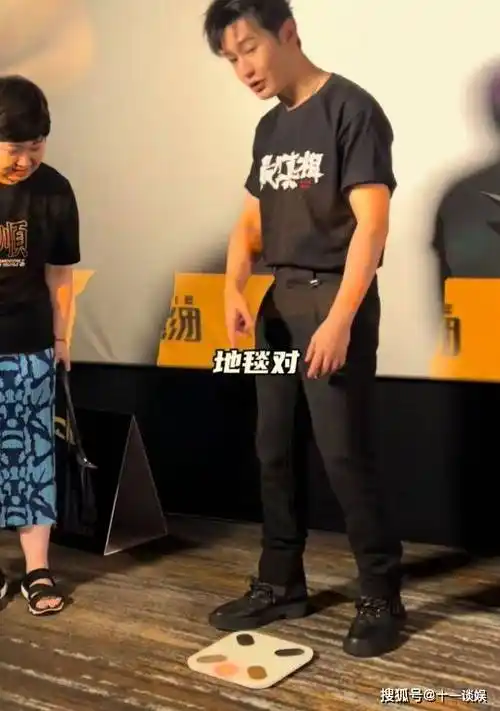 黄晓明新片首映礼称体重,脚上厚底鞋太抢镜,却被质疑只有170_身高