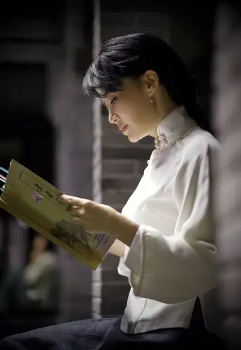 许晴穿旗袍装大显身材,看出来这是48岁的人了吗?