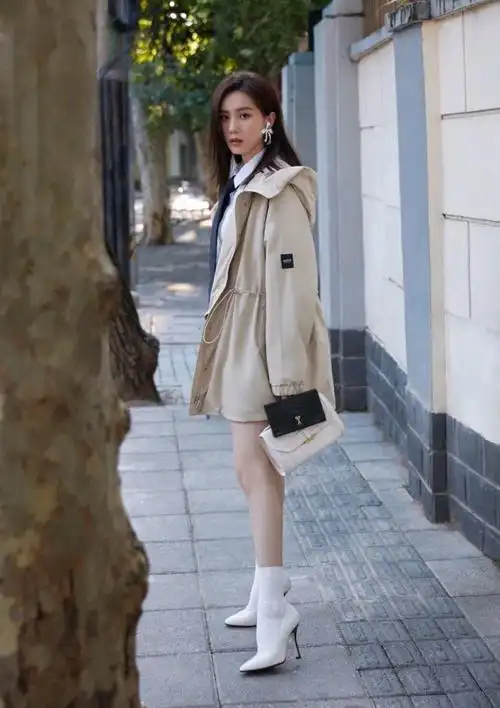 刘诗诗简直是气质富翁大衣配牛仔裤走机场简单搭配尽显贵族感