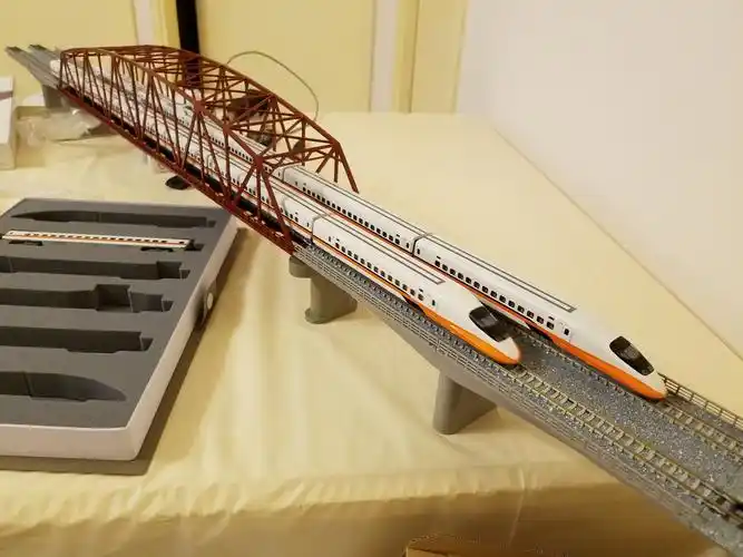 台湾高铁列车模型