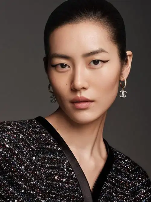 我心依旧不忘初衷从34we32q24转采于2020-07-21 14:53:00刘雯摄影表现