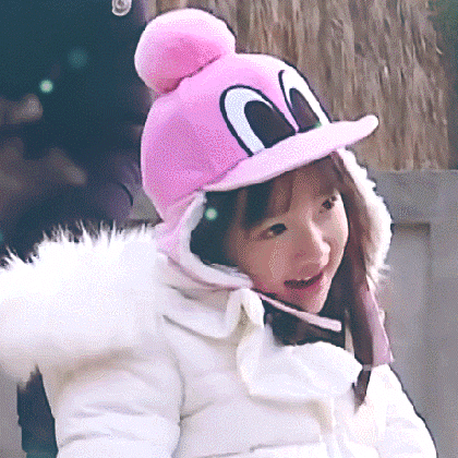 霍建华林心如一家甜蜜出行,3岁小海豚身高惊人,已长到妈妈腰部