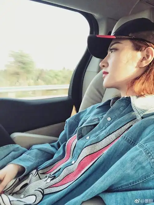 周冬雨正脸不如侧颜惊艳,鹿晗和关晓彤的侧颜还真有几分夫妻相