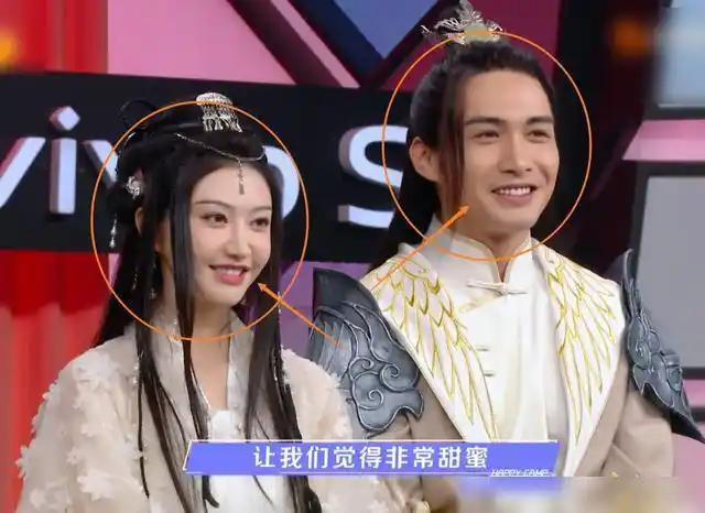 张彬彬景甜合体录综艺不只上演仰卧起坐吻玩游戏还抱得紧紧的