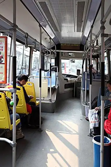 公交车上的温暖 春耕