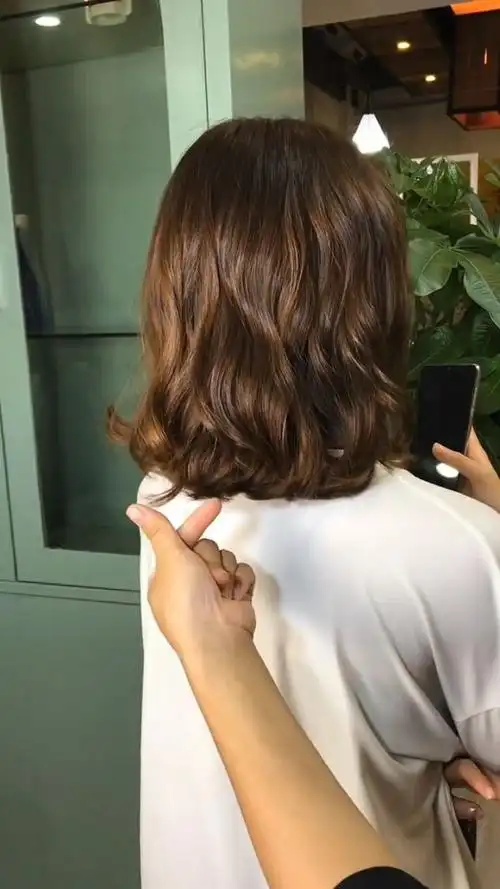 超级美的一款木马卷短发,学生也可以试试这个发型