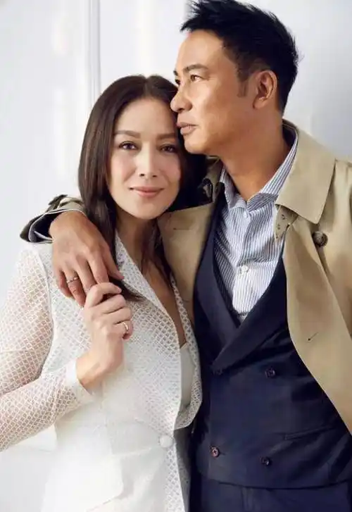 演员任达华,娶小12岁超模妻子,婚后生一女,一家三口其乐融融_父亲