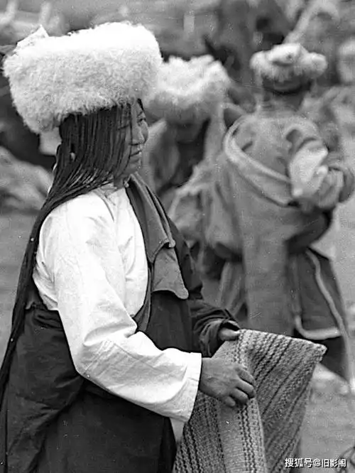 【每天老照片】--3487--三十年代影像,青藏高原的藏族女子