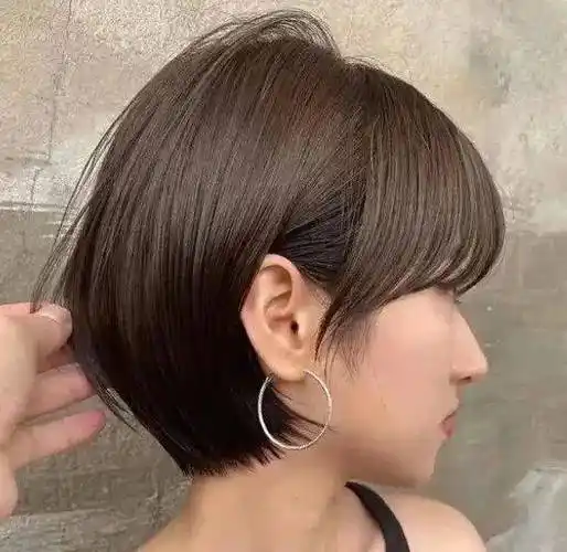 短发控必选:耳下三公分的短发,非常适合夏天剪