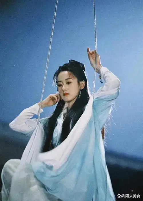 下面一大群粉丝开始洗地,各种各样的高潮,踩着郑爽,邓伦,范冰冰偷税