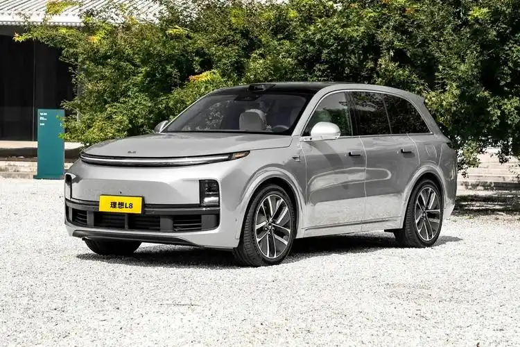 2023款理想l8提供3款配置车型(air版,pro版,max版),售价33.98-39.