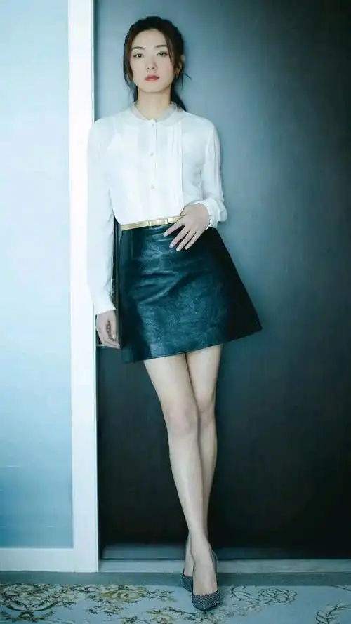 万茜秀丽迷人图集