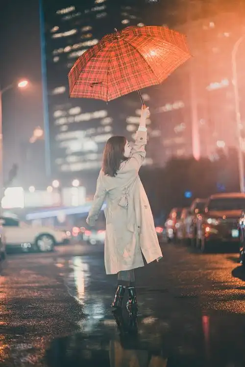 空旷街道中的一个人—正版高清下载,购买_视觉中国图片素材中心