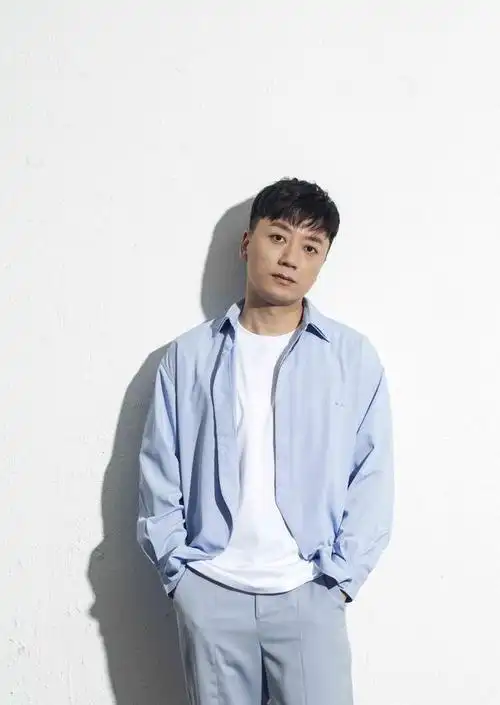 歌手张磊近日新作频发,全新专辑歌曲正陆续释出,为影视剧《爱在粉雪