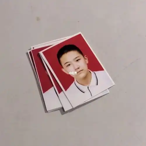 照片每次拍的都是板着脸这就是青少年的坚持吧他说这样比较帅#证件照