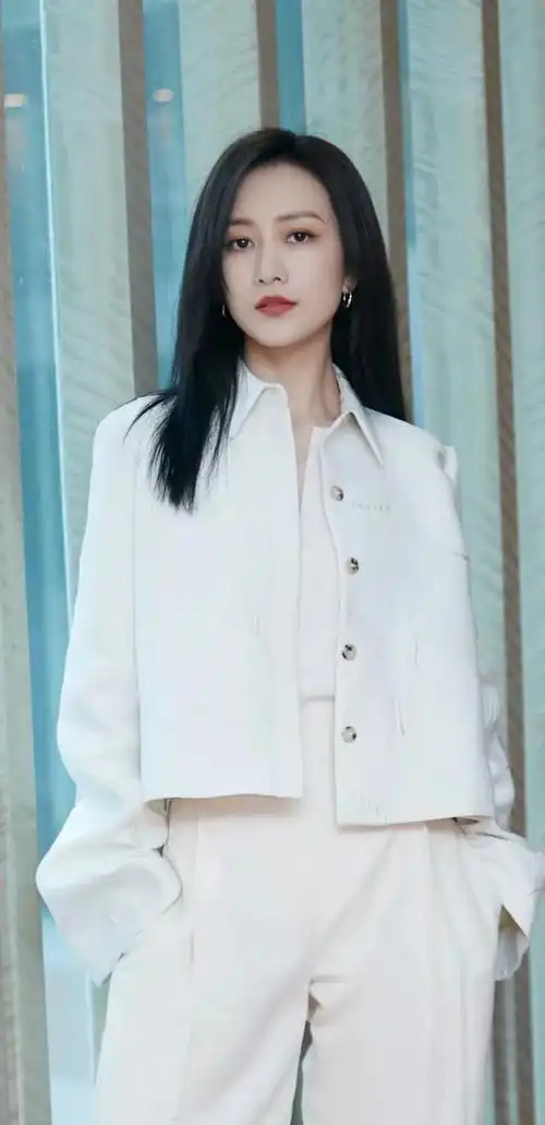 窥探中国演艺女神王鸥的私人生活,你想知道的都在这里