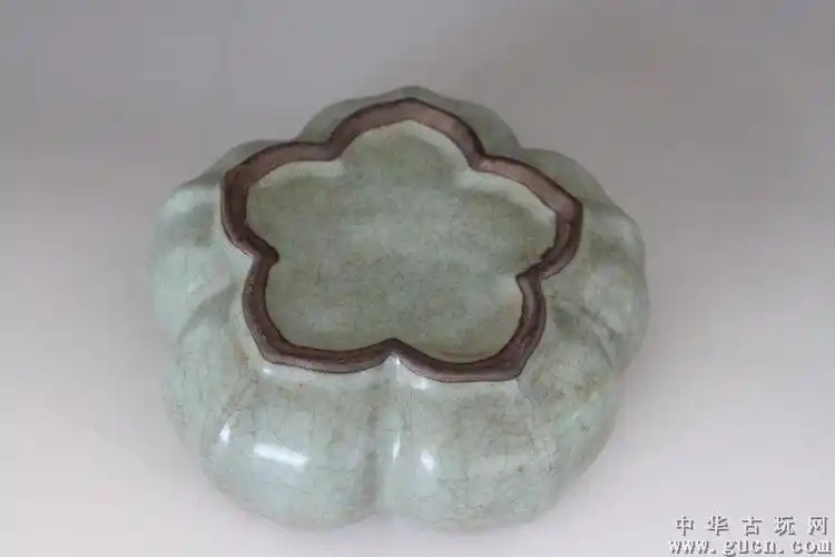 宋代官窑开片六角洗