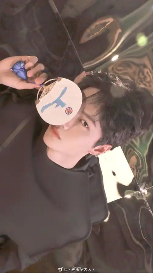 微信背景图#  那我就来给各位奉上一组王一博的氛围感神图98