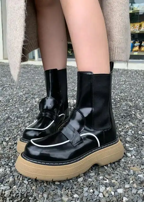 鞋控の日常  #秋冬穿搭  #秋季穿搭  #小个子穿搭  #百搭靴子分享