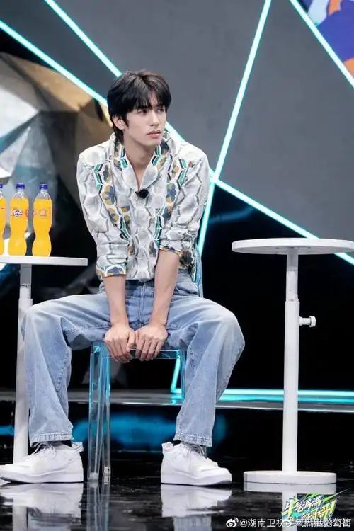 宋威龙给大脚趾取名叫威哥##宋威龙三杀高光时刻