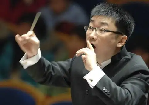 5月16日深夜,刚结束工作的指挥家李心草发了一条朋友圈——看样子都"