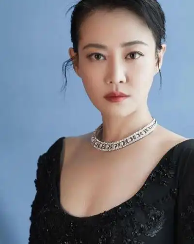 38岁谭卓,性感迷人美丽优雅,有颜值有演技的魅力女神