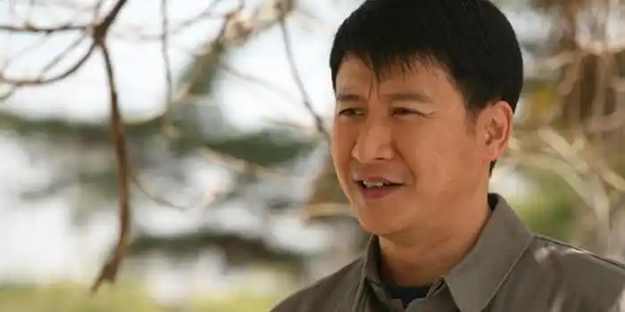 资料图片:《只要你过得比我好》剧照-张国强饰周自横