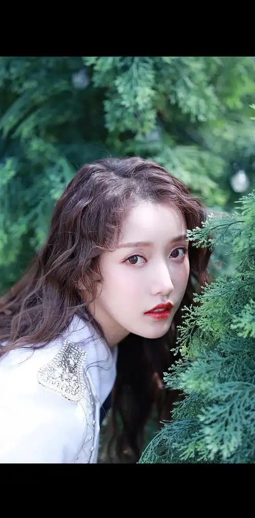 p>姜贞羽,原名刘垚昕,1996年12月30日出生于云南省昭通市,中国内地