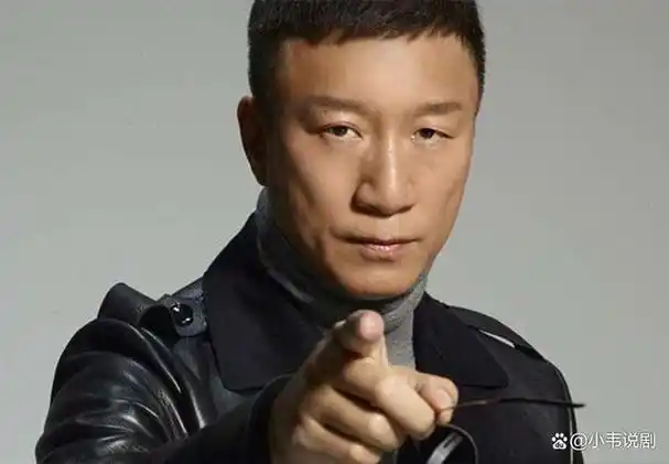 征服孙红雷的黑t黑夹克寸头抬头纹稳妥妥的大哥黑形象