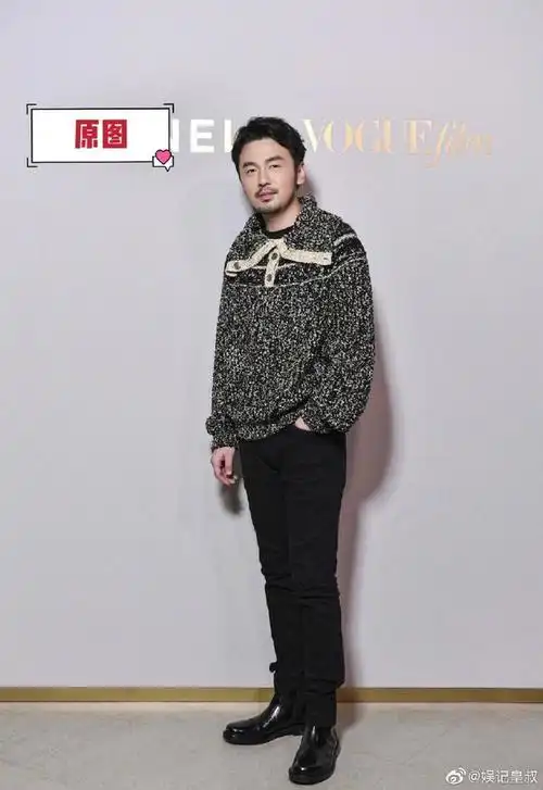 身高还是那个身高,腿还是那双腿,头缩小之后,莫名感觉雷佳音变高了