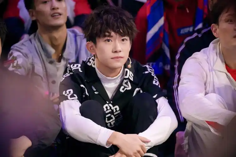 易烊千玺《这就是街舞》第二季 队长比拼燃炸舞台