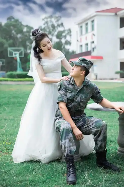 军旅创意婚纱照挺好